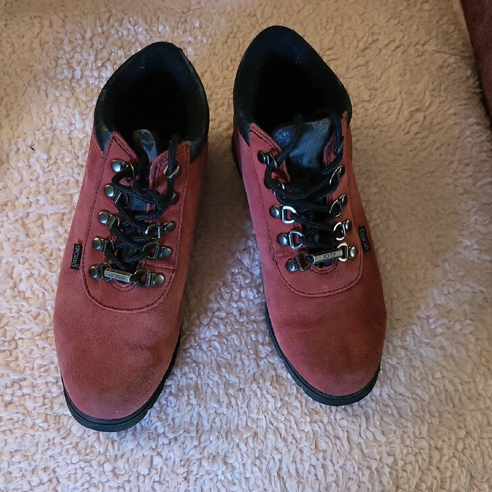 Sporto Red and Black Ankle Boots with Sleek Design